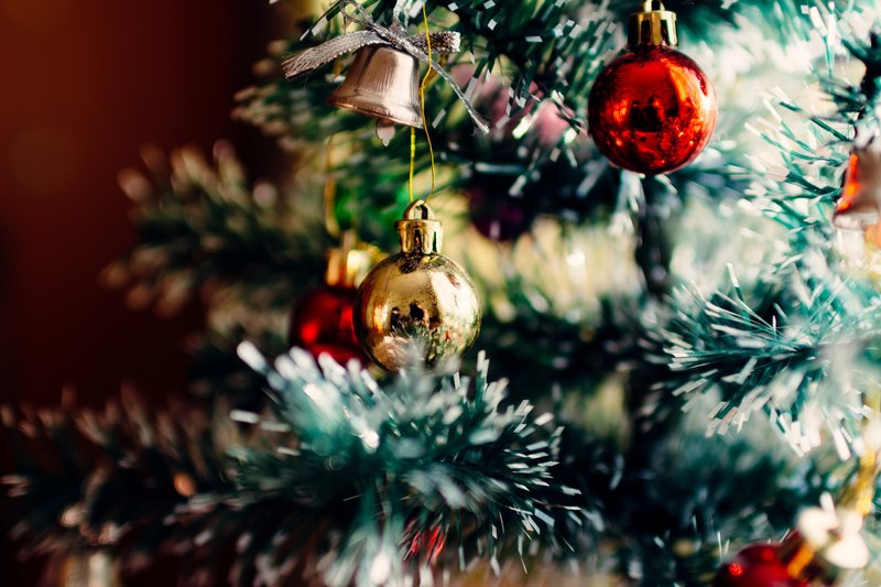 a macro view of a christmas ornament on a christmas tree, _red and gold ornaments on christmas tree 4k