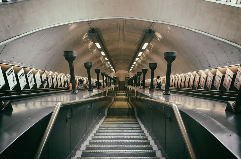 metro tube and london 4k