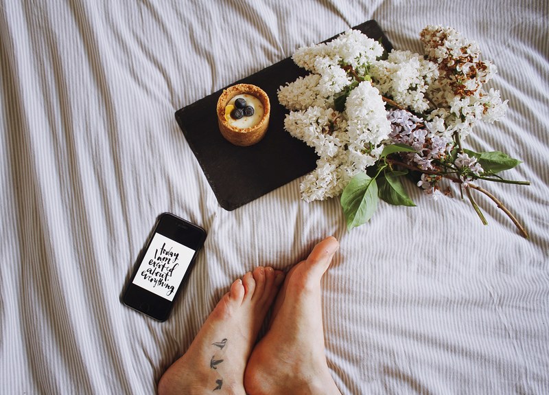 breakfast food word and iphone 4k