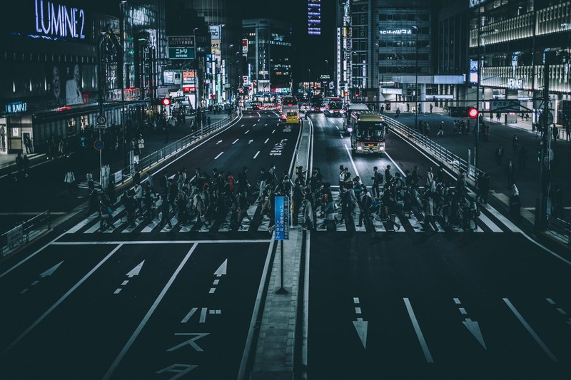 a crowded crosswalk in tokyo at night, the walk_ 4k