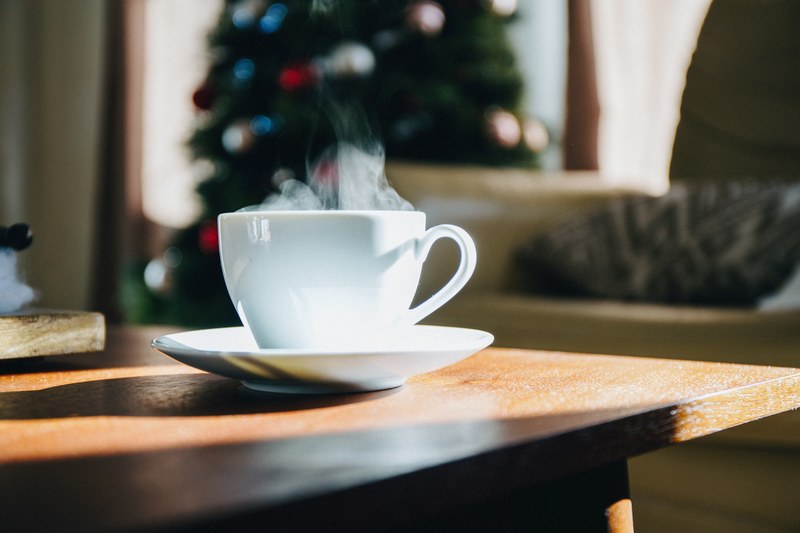 a steaming hot cup of coffee at christmastime in chicago, coffee at christmas 4k