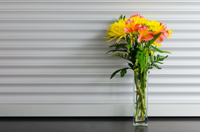 a glass vase holding yellow and red flowers, flower vase 4k