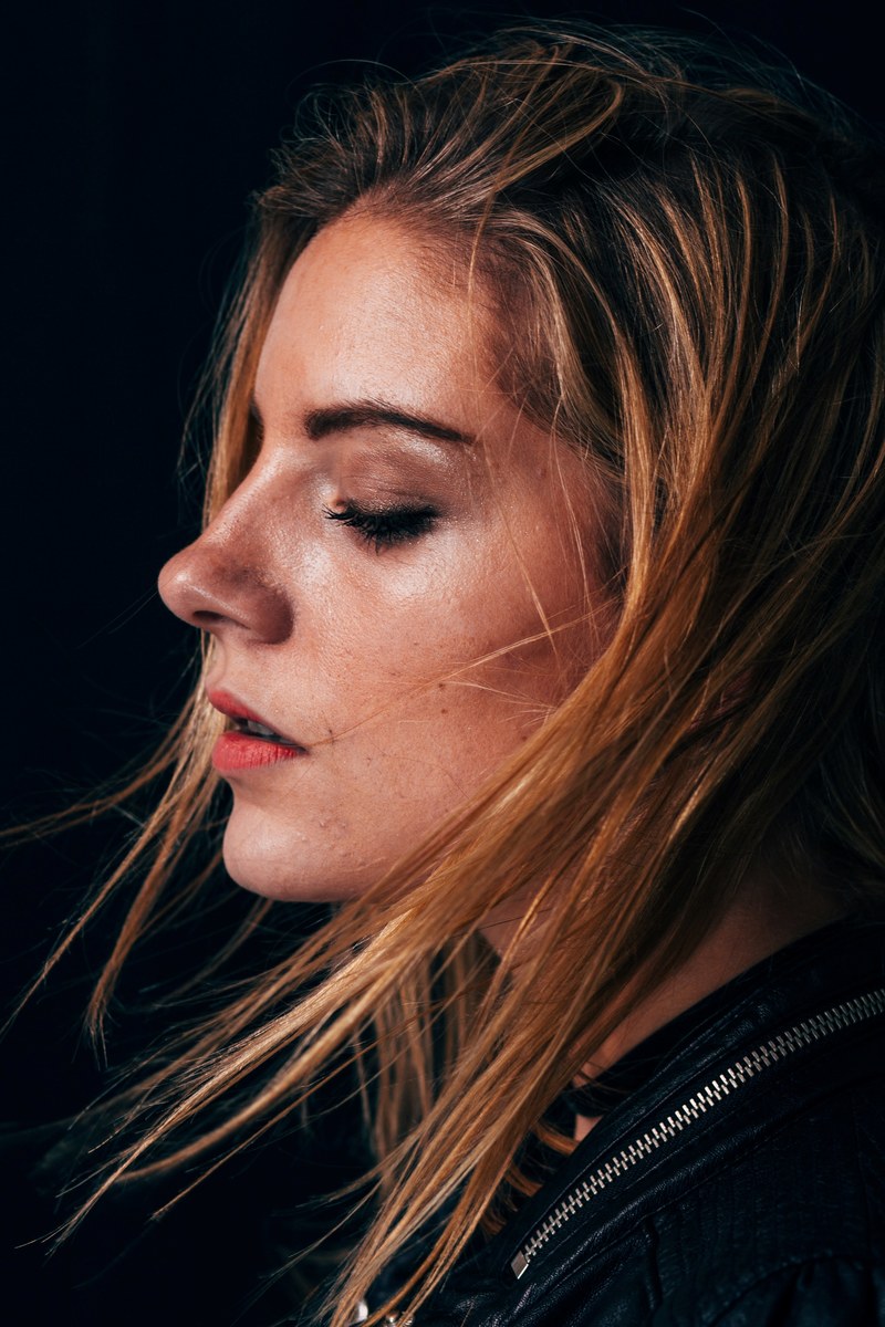 profile of a woman with blonde hair and eyes closed, lauren 4k