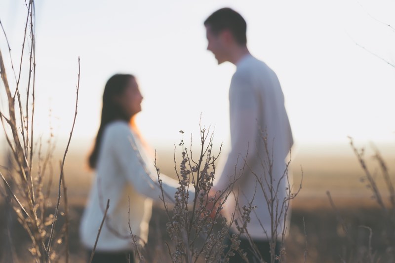 field laugh smile and holding hand 4k