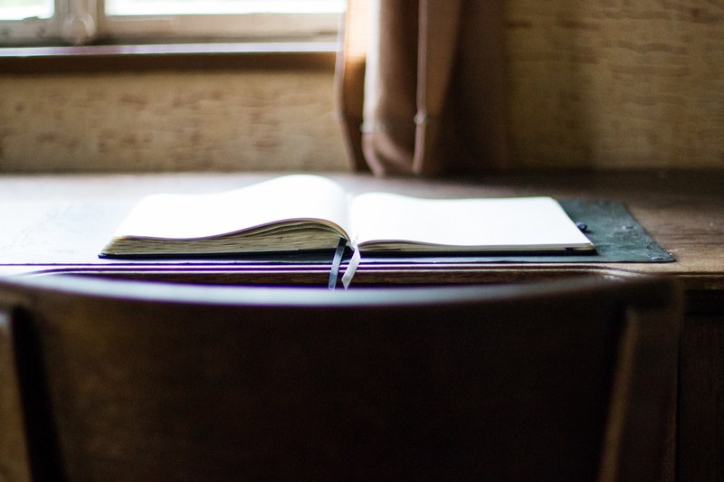 an open book with blank pages sitting on top of a desk at hohenloher freilandmuseum schwbisch hall wackershofen, open book 4k