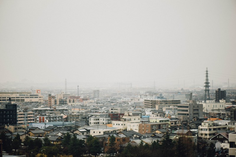 a residential neighborhood on a foggy day, residential district in fog 4k