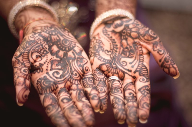 hand tattoo henna and palm 4k