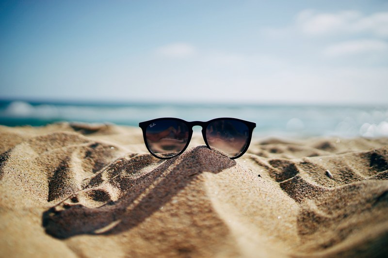 black sunglasses on a fine sand beach in santa monica, rayban sunglasses 4k