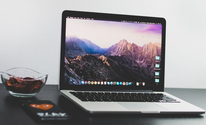 macbook programming desk 4k