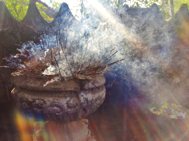 sri lanka temple and smoke 4k