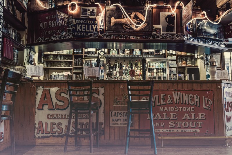 vintage pub and bar 4k