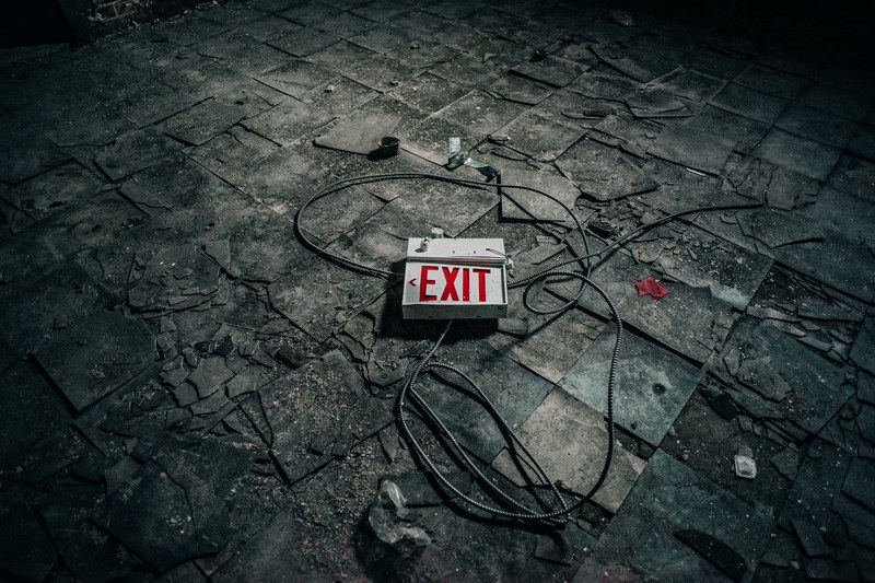 sign exit broken and abandoned 4k