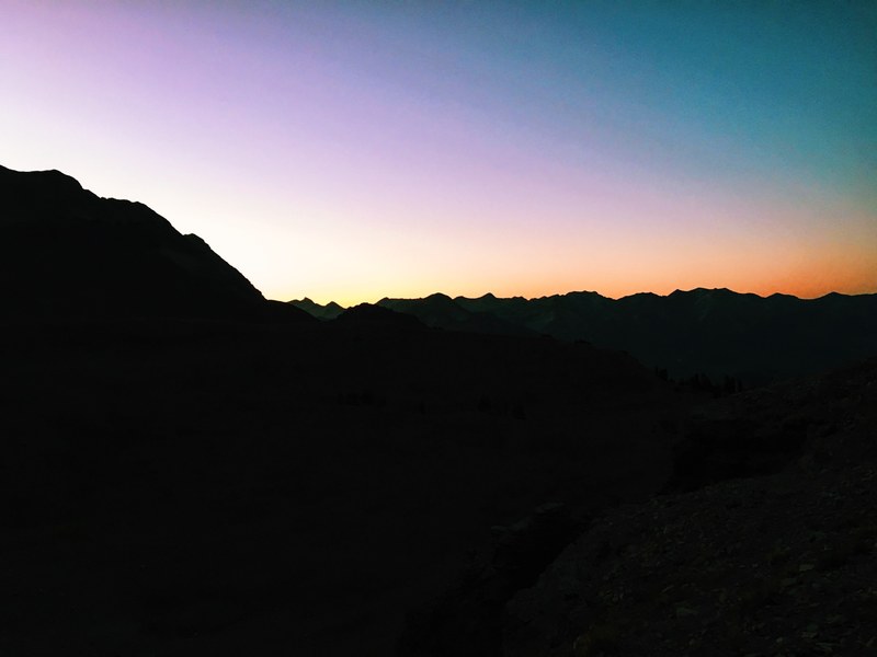 a silhouette of a mountain as the sun sets over provo utah united states, sunset over the mountains of provo 4k