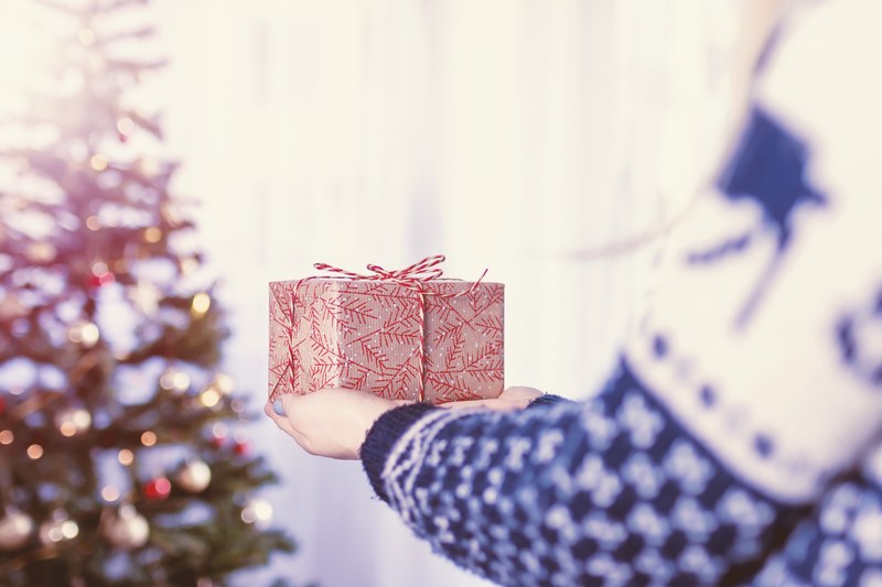 parcel gift present and hand 4k