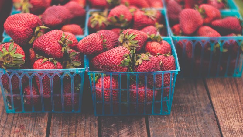 strawberries, berries, ripe, baskets, packing, 4k