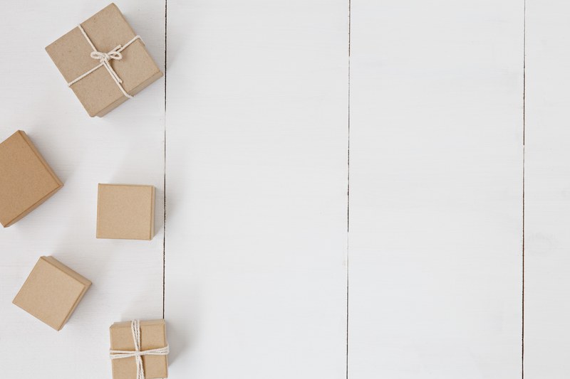 flatlay box string and gift 4k
