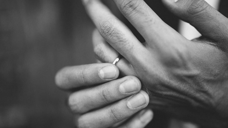 hand, ring, fingers, bw, 4k