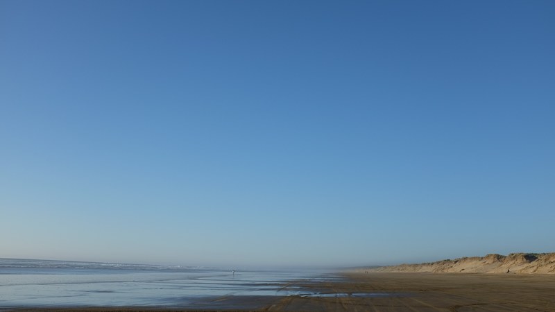sand coastline view on a clear day at ninety mile beach, sand coastline view 4k