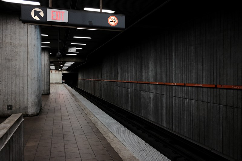 subway platform with exit sign and concrete architecture and tunnel arts center transit station, marta arts center station northbound platform 4k