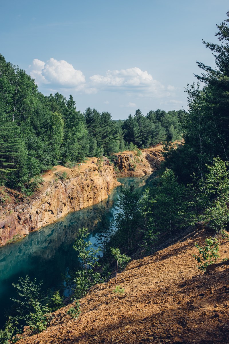a blue river flowing between red rocks in strafford, copper mines 4k