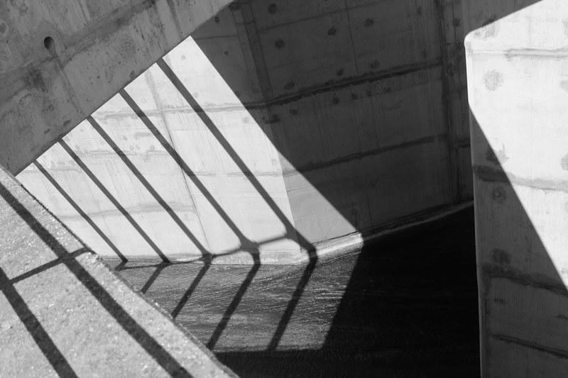black and white shot of concrete wall with shadow in bidos, architecture concrete shadow and urban 4k