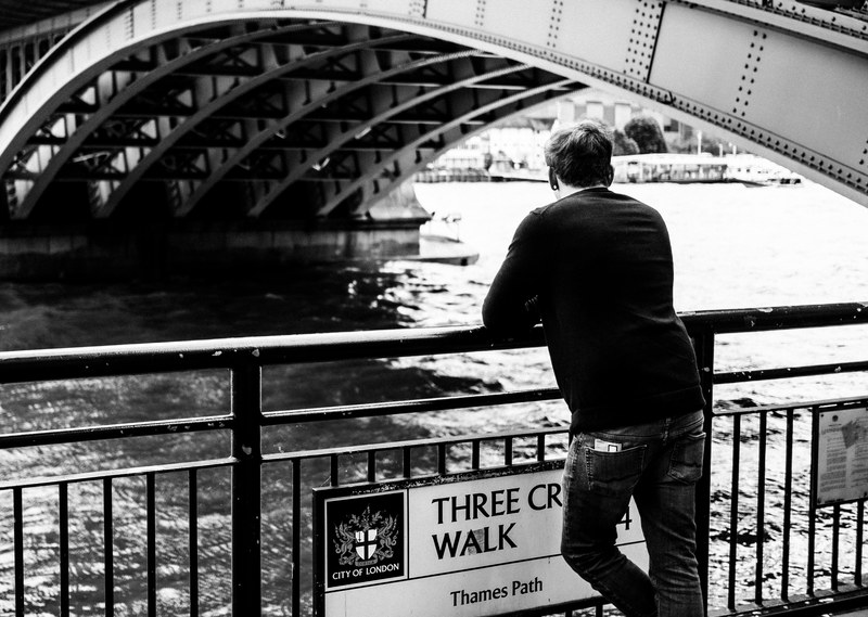 thame london water and fence 4k
