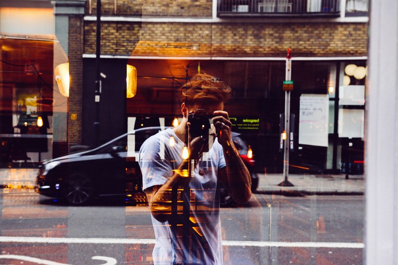 pub bar london and reflection 4k