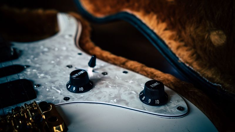 bass guitar, strings, control, 4k