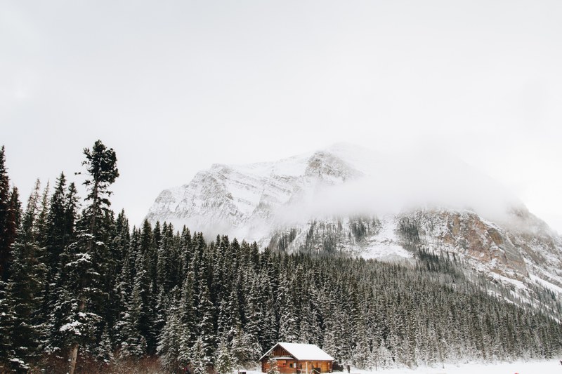cabin lake louise 4k