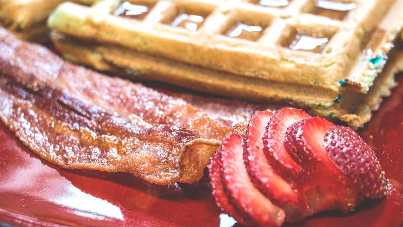 wafers, strawberries, bacon, breakfast, 4k