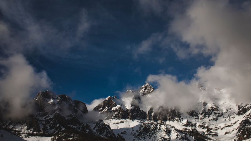 picos de europa, spain, mountains, fog, snow-covered, 4k