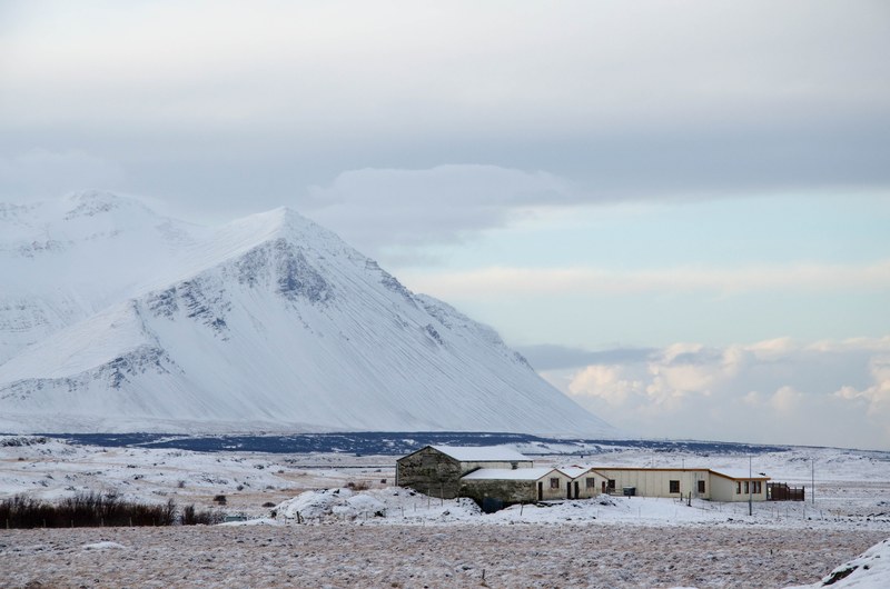 stunning view of the icelandic mountains in spring 4k
