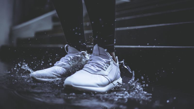 sneakers, legs, water, spray, 4k