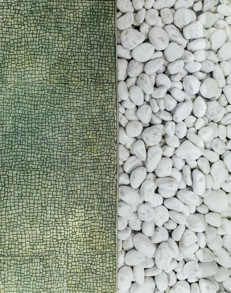 green mosaic next to round white stones, split stone toning 4k