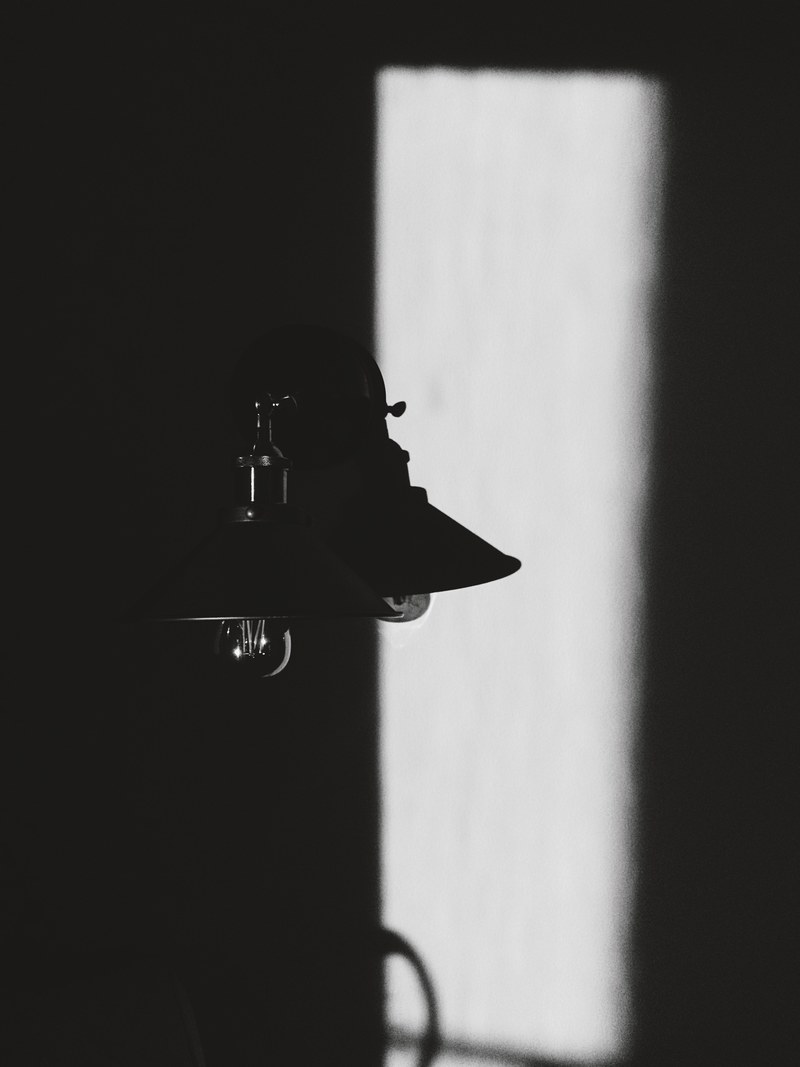 black and white shot of vintage light lamp with shadow schaumburg illinois united states, vintage light lamp and shadow 4k