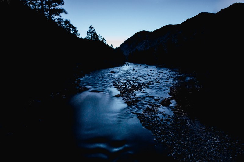 river tree water and blue 4k