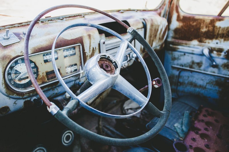 steering wheel and speedometer in a rusty abandoned classic car, steering wheel rusty car 4k