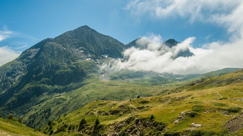 mountains, fog, grass, 4k