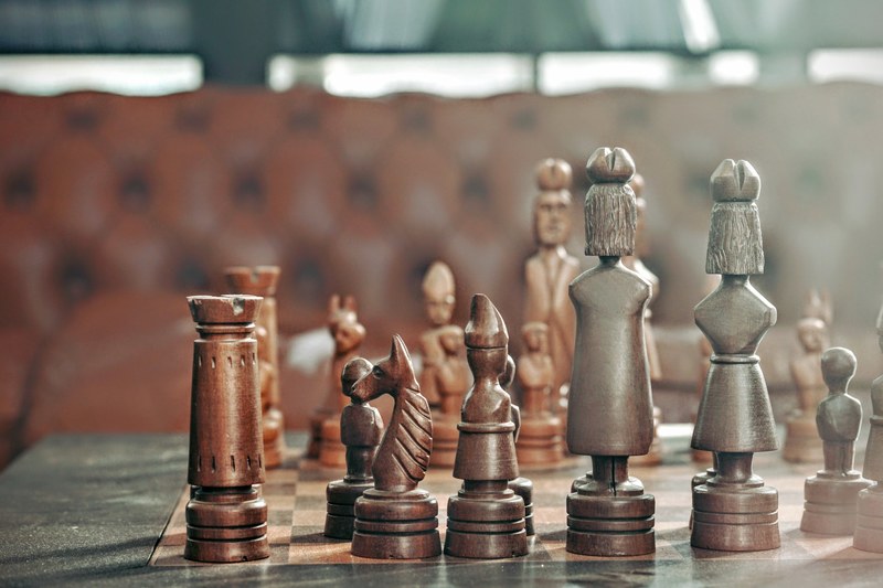a closeup shot of chess board game pieces at a restaurant in rotterdam, chess 4k