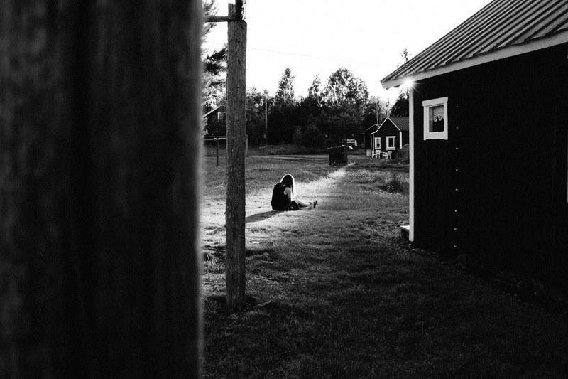 cabin child lonely and sitting in grass 4k