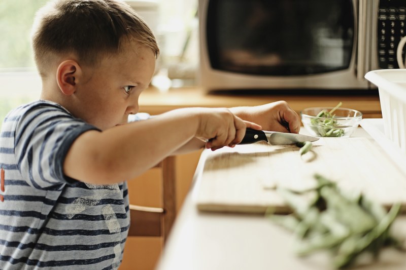 help cook bean and knife 4k