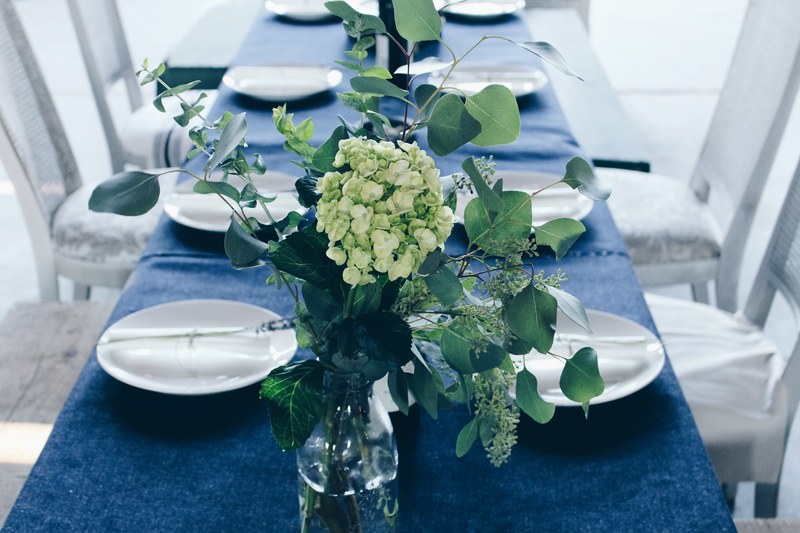 dining table table set dinner table and vase 4k