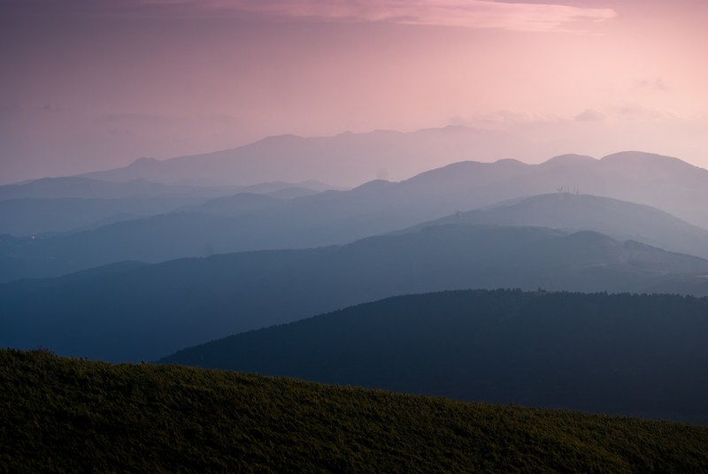mountains and hills glowing purple and pink during sunrise or sunset in the izu peninsula, izu peninsula mountain sunset 4k