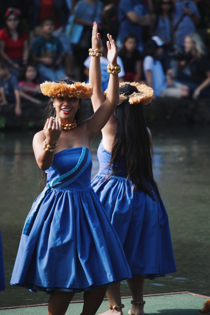 hawaiian dancers 4k