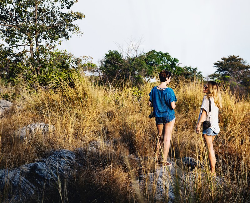 woman female friends and grass 4k