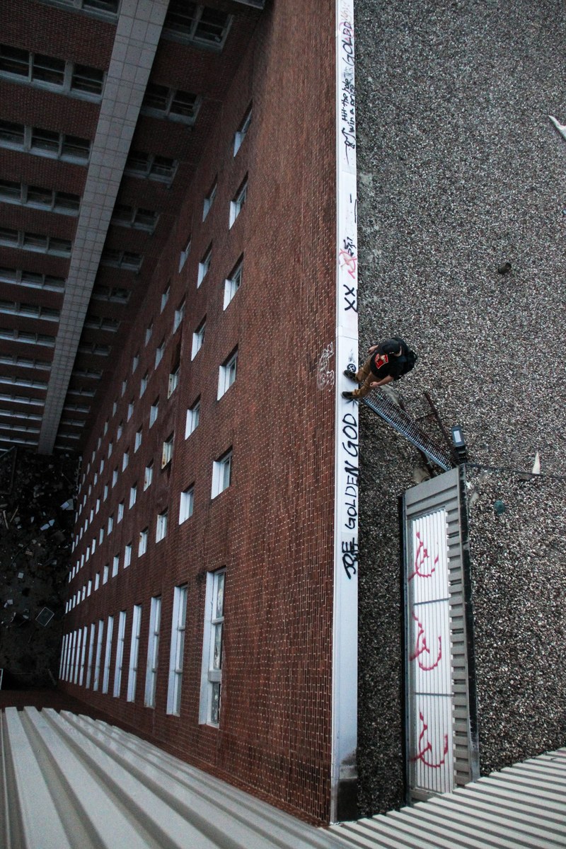 a man is standing on the edge of a rooftop and looking down in rochester, _dont look down 4k