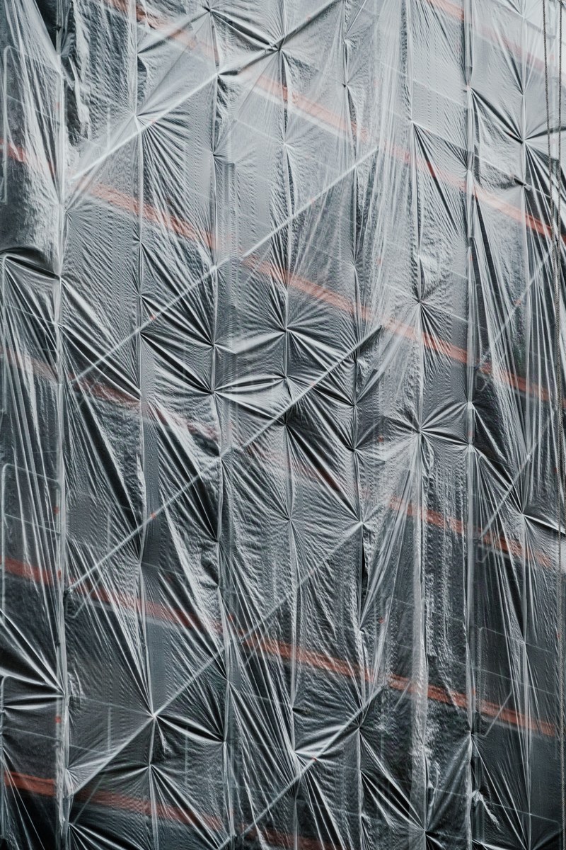 scaffolding and plastic in paris france 4k