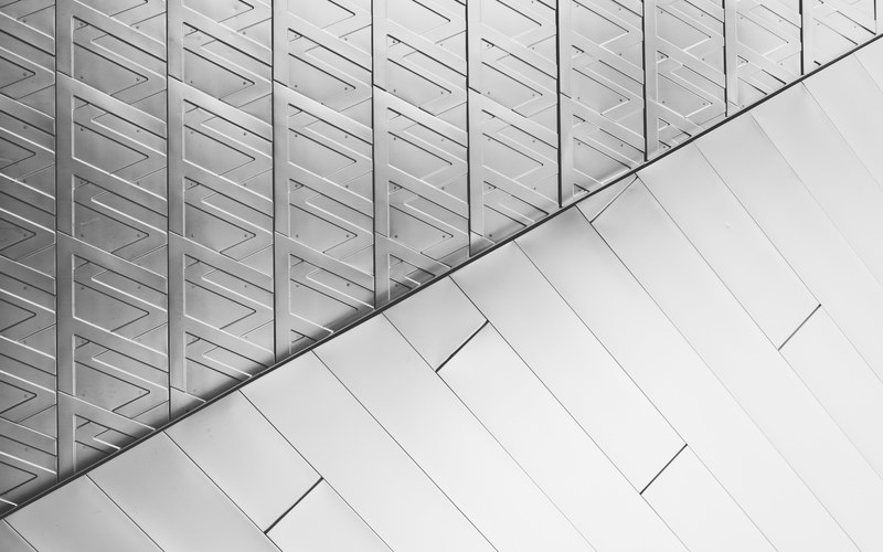 a border between two geometric patterns in a white facade, white facade patterns 4k
