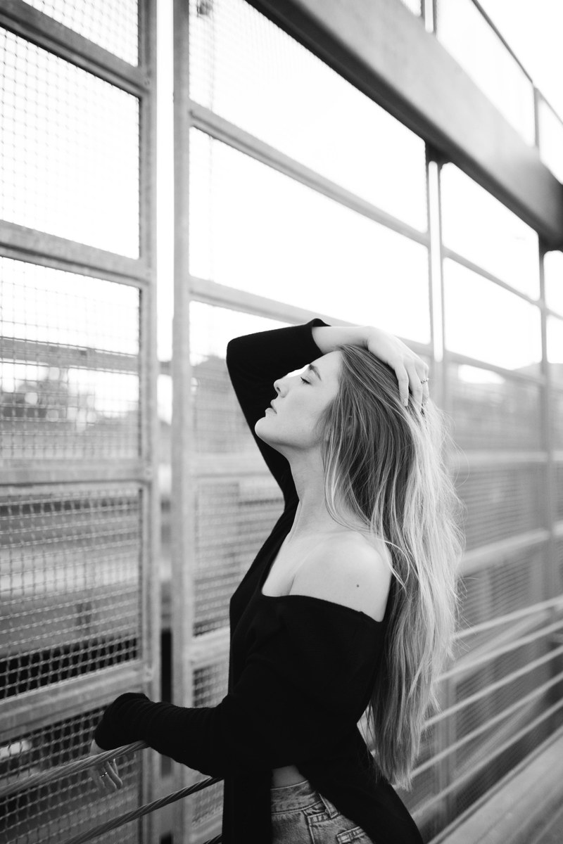 black and white shot of blonde haired woman in black top posing at university of arkansas, arkansas woman poses 4k