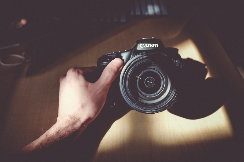 canon camera lens hand and lense 4k